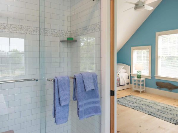 Cape Cod Home 994688