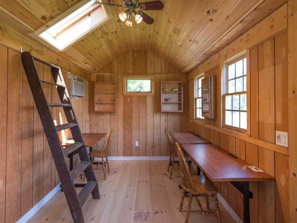 Cape Cod Home 994688