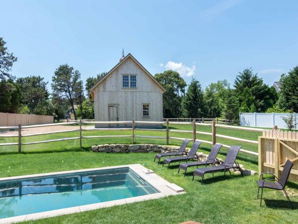 Cape Cod Home 994688