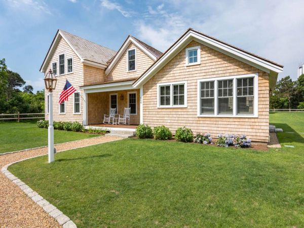 Cape Cod Home 994688