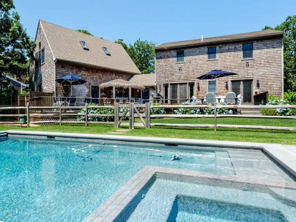 Cape Cod Home 994689