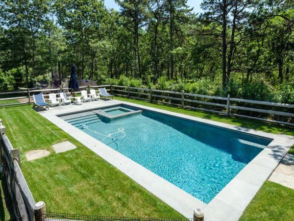 Cape Cod Home 994689