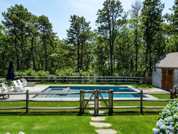 Cape Cod Home 994689