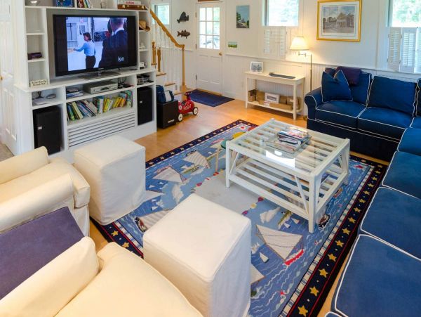 Cape Cod Home 994689