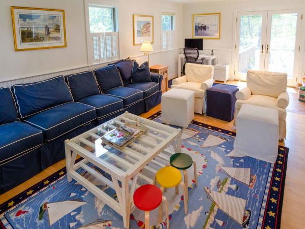 Cape Cod Home 994689