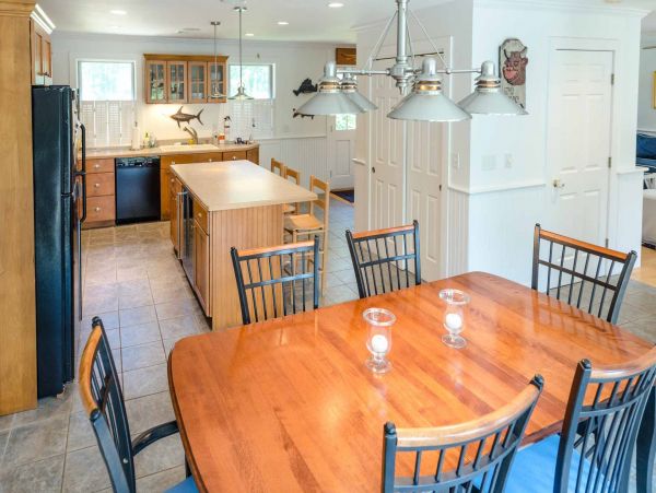 Cape Cod Home 994689