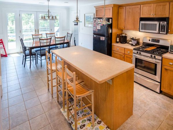 Cape Cod Home 994689