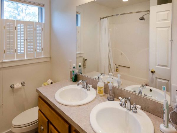 Cape Cod Home 994689