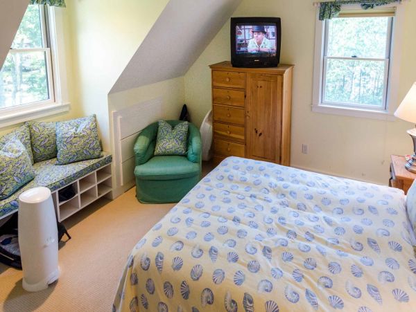 Cape Cod Home 994689