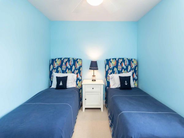 Cape Cod Home 994689