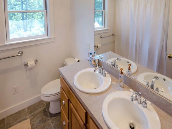 Cape Cod Home 994689