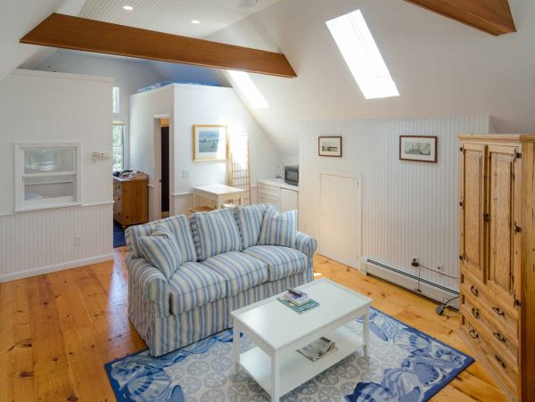 Cape Cod Home 994689