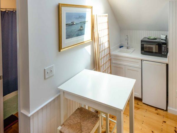 Cape Cod Home 994689