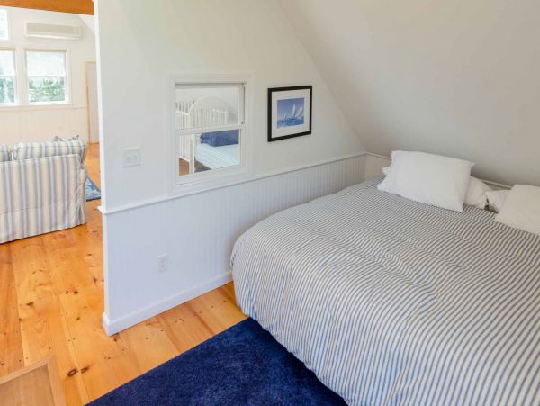 Cape Cod Home 994689