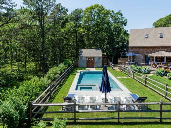 Cape Cod Home 994689