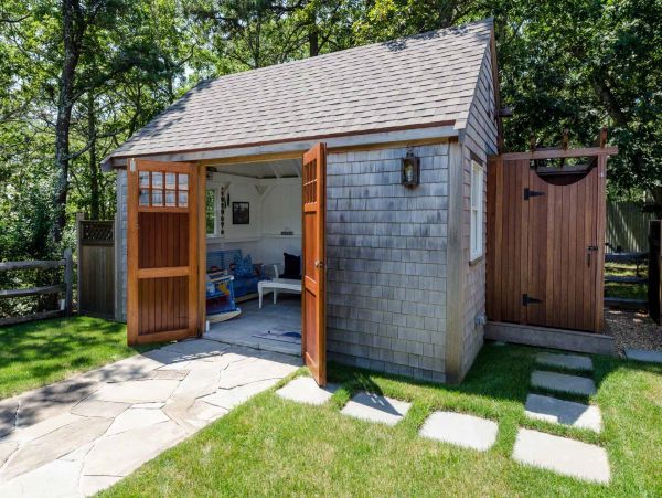 Cape Cod Home 994689