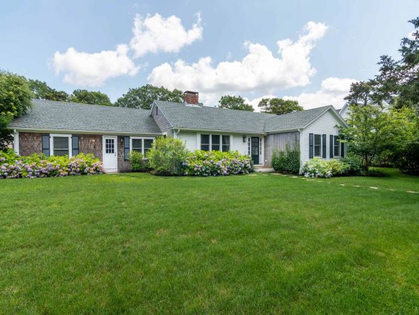 Cape Cod Home 994690