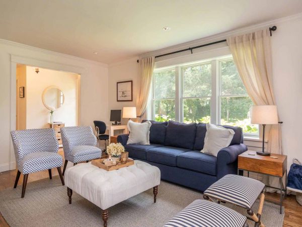 Cape Cod Home 994690