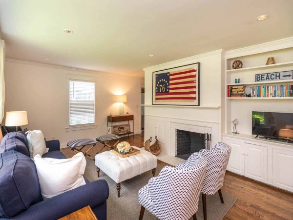 Cape Cod Home 994690