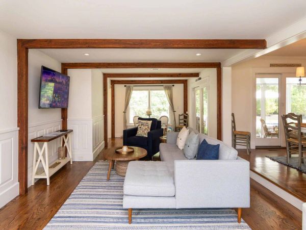 Cape Cod Home 994690