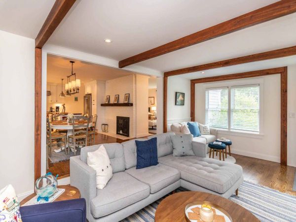 Cape Cod Home 994690