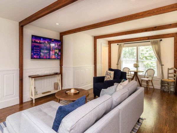 Cape Cod Home 994690