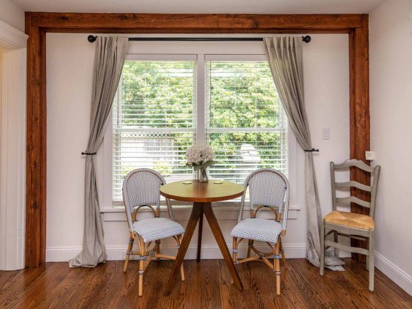 Cape Cod Home 994690