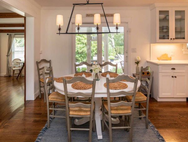Cape Cod Home 994690