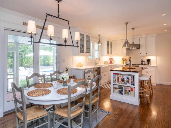Cape Cod Home 994690