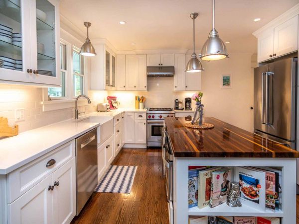 Cape Cod Home 994690