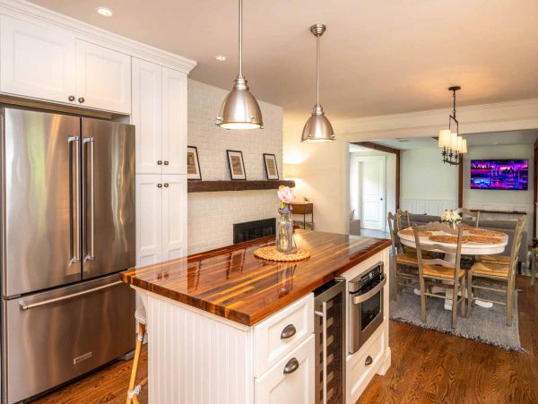 Cape Cod Home 994690
