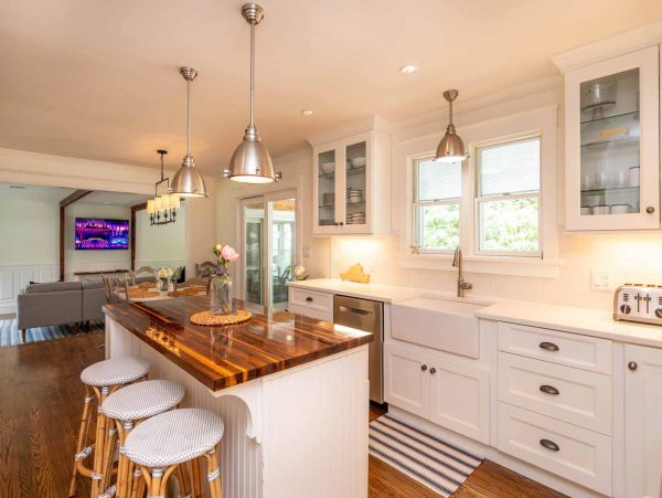 Cape Cod Home 994690