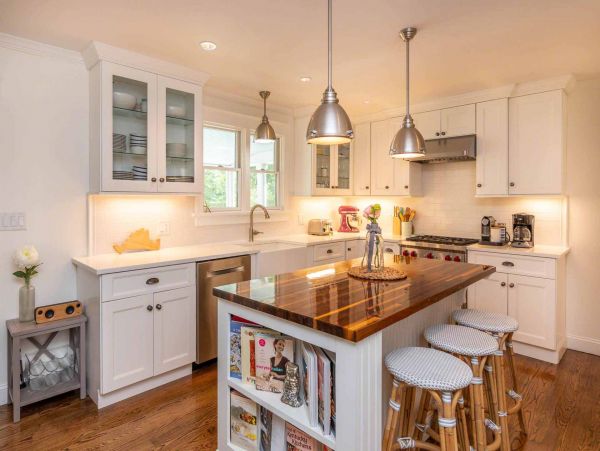 Cape Cod Home 994690