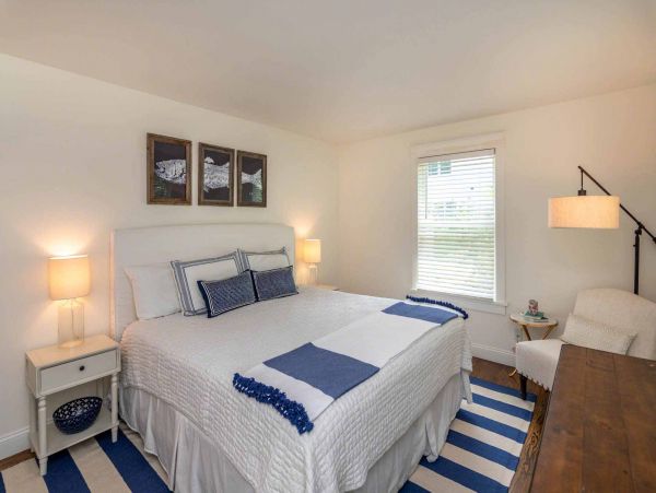 Cape Cod Home 994690