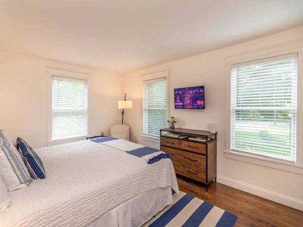 Cape Cod Home 994690