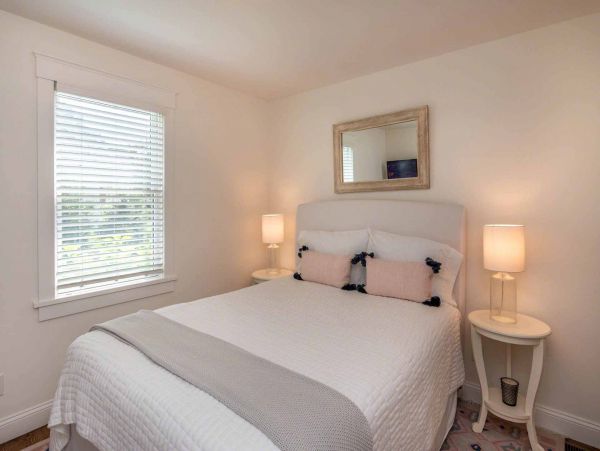 Cape Cod Home 994690