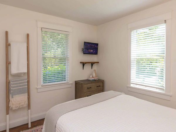 Cape Cod Home 994690