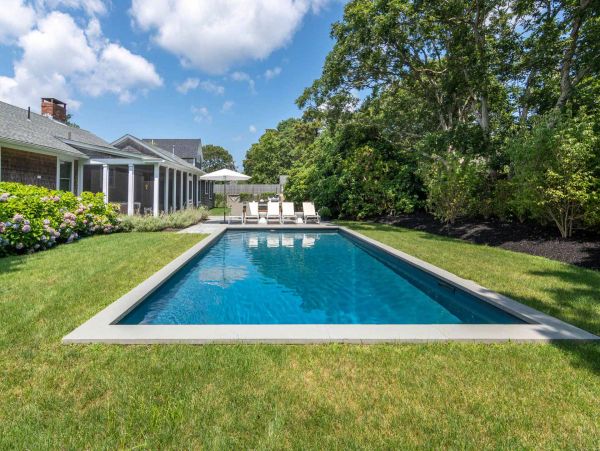 Cape Cod Home 994690
