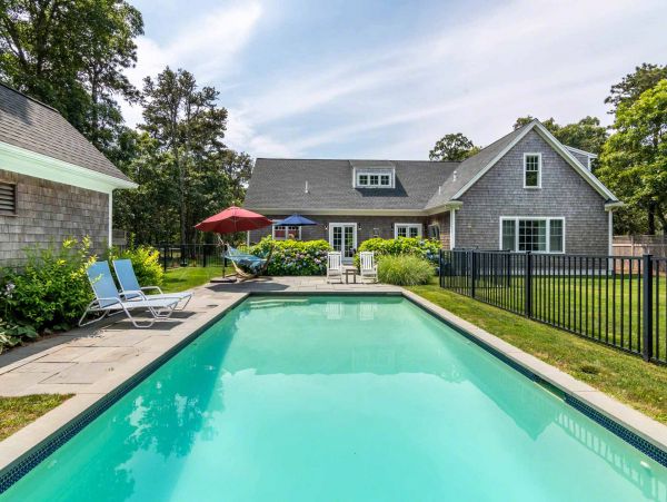 Cape Cod Home 994691