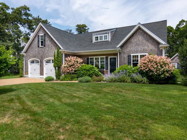 Cape Cod Home 994691