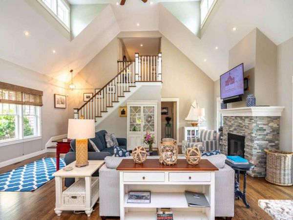 Cape Cod Home 994691