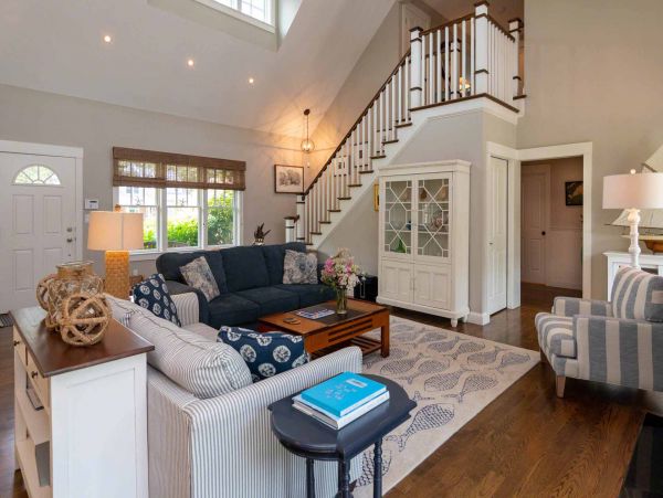 Cape Cod Home 994691