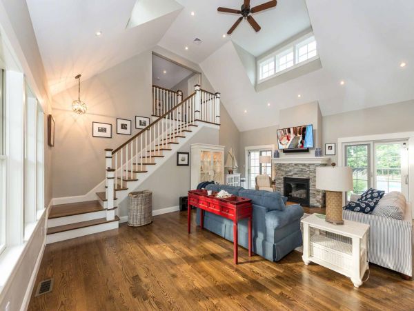 Cape Cod Home 994691