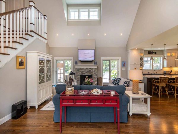 Cape Cod Home 994691