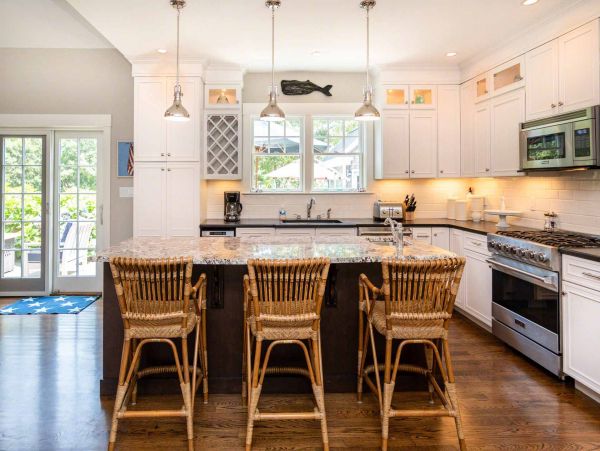 Cape Cod Home 994691
