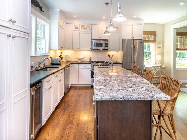 Cape Cod Home 994691