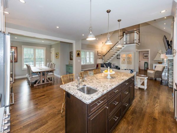 Cape Cod Home 994691