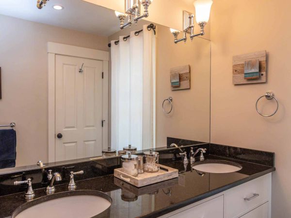 Cape Cod Home 994691