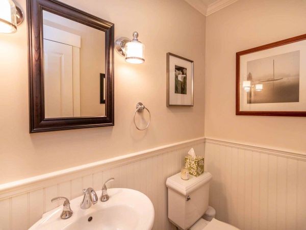 Cape Cod Home 994691