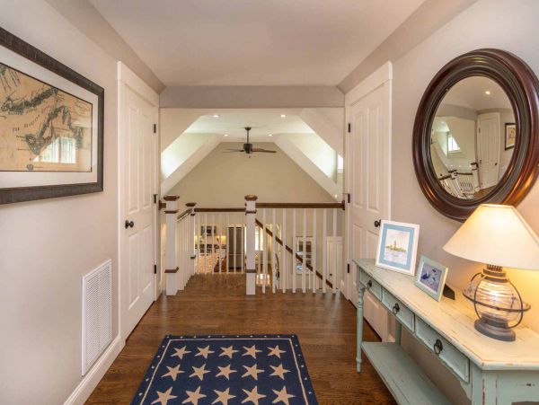 Cape Cod Home 994691